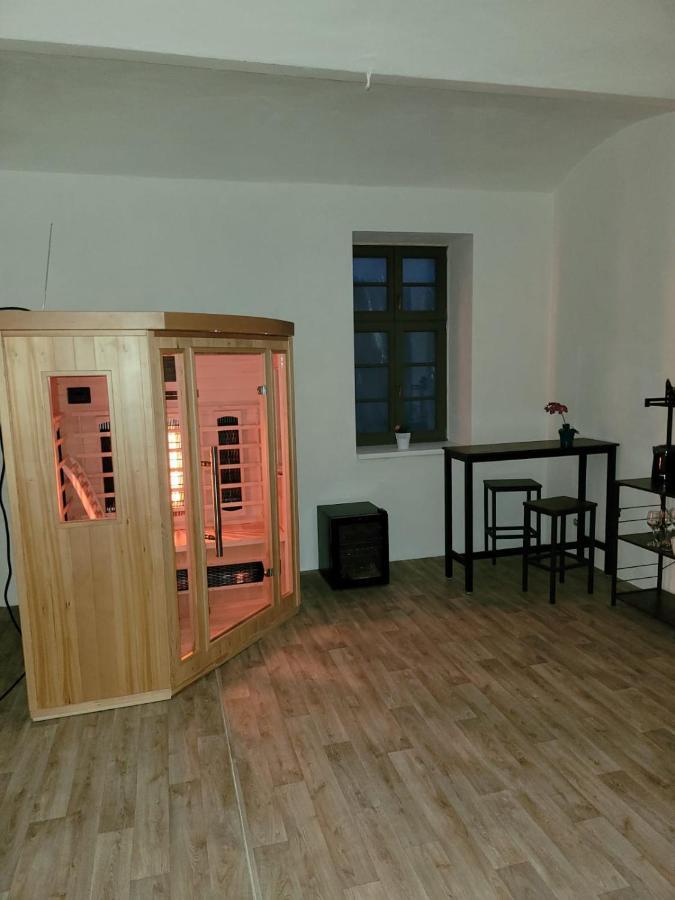 Chateau Moravany - Apartmany, Teepee A Wellness Ronov Nad Doubravou Exterior photo