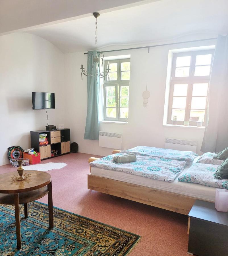 Chateau Moravany - Apartmany, Teepee A Wellness Ronov Nad Doubravou Exterior photo