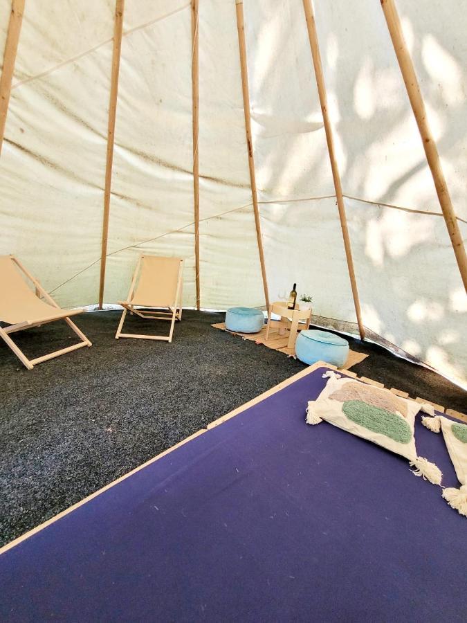 Chateau Moravany - Apartmany, Teepee A Wellness Ronov Nad Doubravou Exterior photo