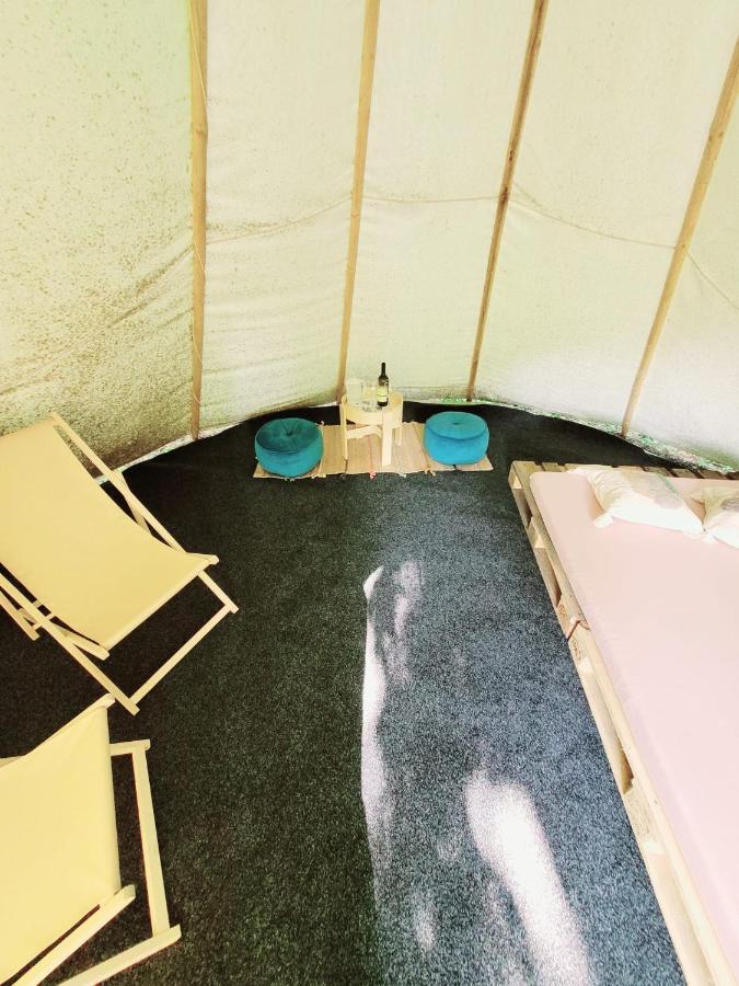 Chateau Moravany - Apartmany, Teepee A Wellness Ronov Nad Doubravou Exterior photo