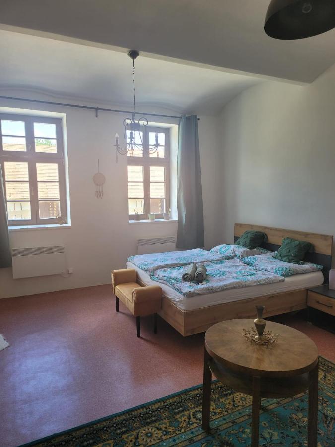 Chateau Moravany - Apartmany, Teepee A Wellness Ronov Nad Doubravou Exterior photo