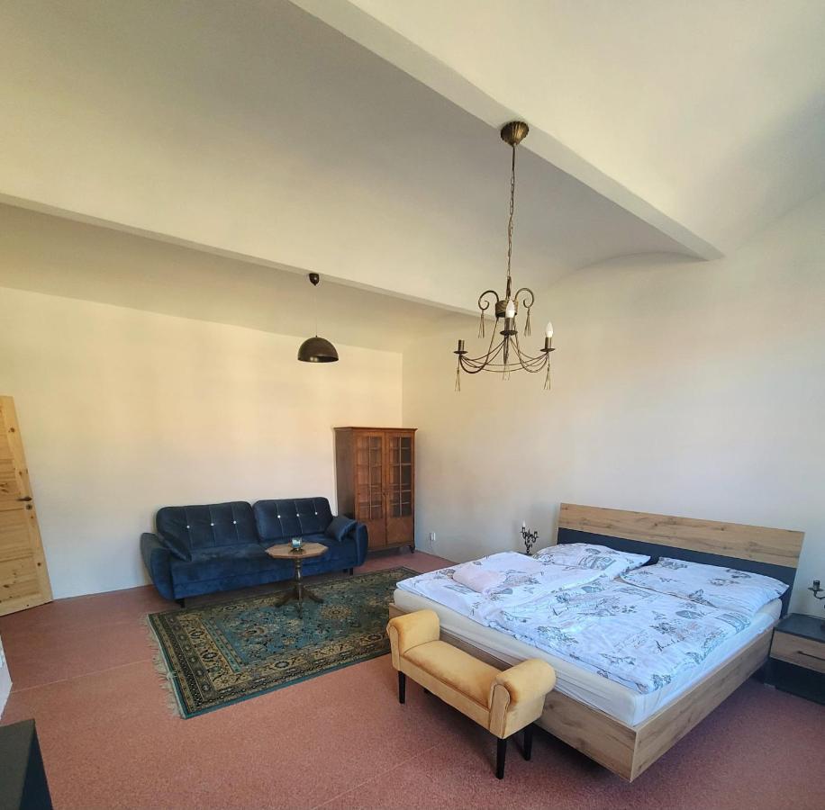 Chateau Moravany - Apartmany, Teepee A Wellness Ronov Nad Doubravou Exterior photo